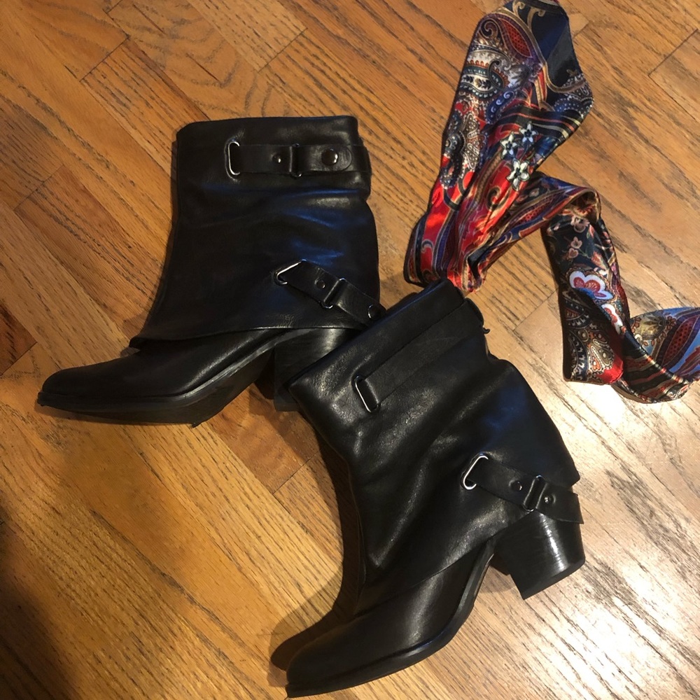 Black cowgirl boots